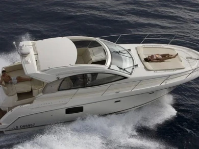 Boat rental Jeanneau Prestige 38 S in Saint-Jean-Cap-Ferrat on Samboat