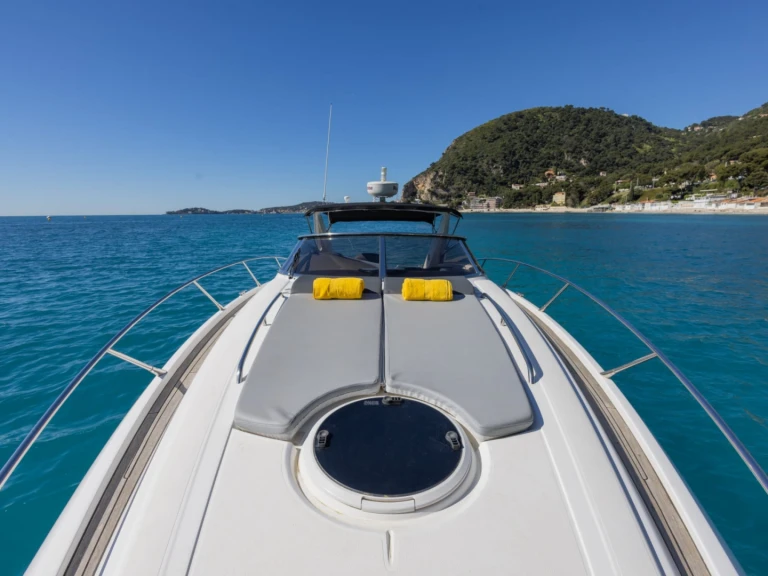 Location bateau Saint-Jean-Cap-Ferrat pas cher Superhawk 43