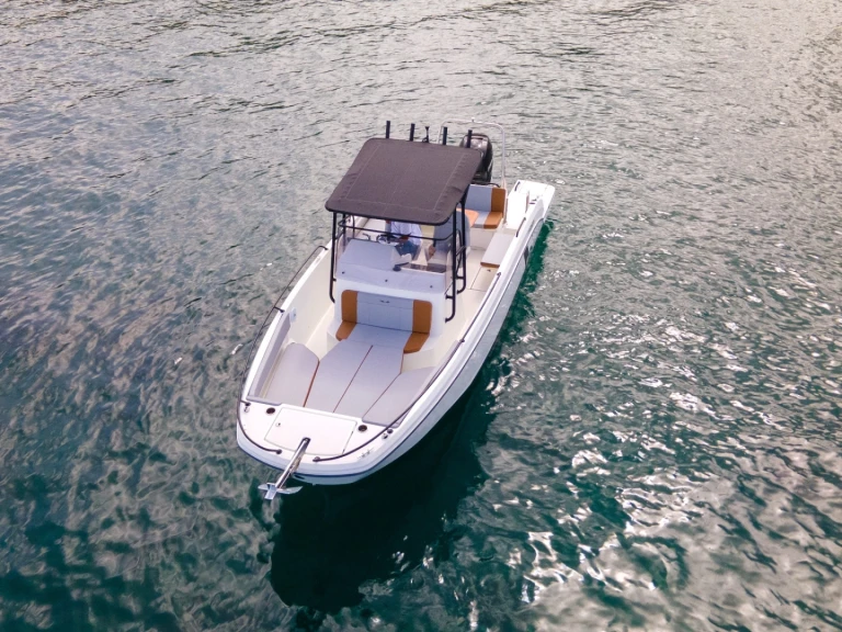 Bateau à moteur à louer à Case-Pilote au meilleur prix