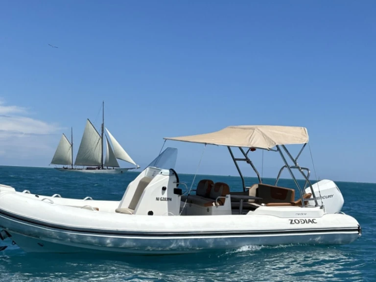 Location Semi-rigide à Antibes - Zodiac Medline 6.8