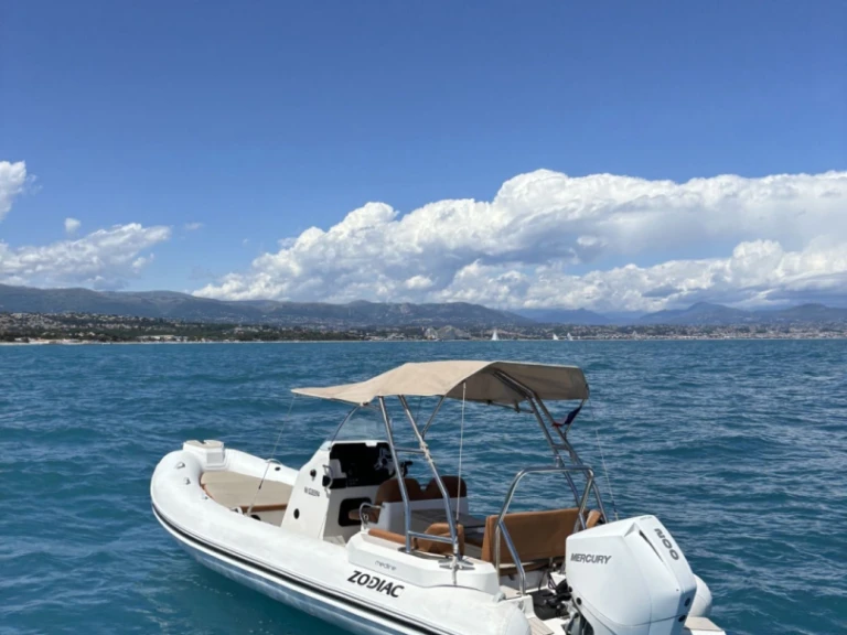 Location bateau Zodiac Medline 6.8 à Antibes sur Samboat