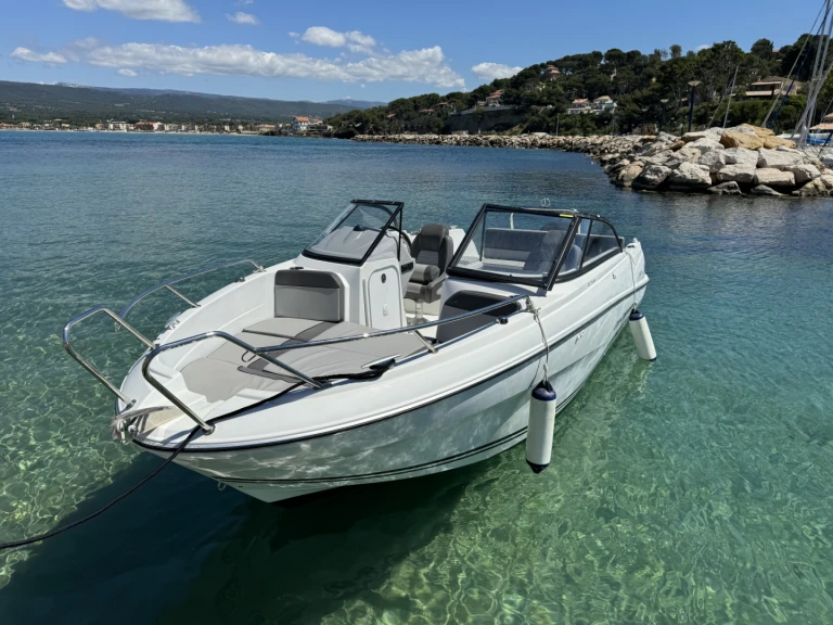 Location bateau Jeanneau Cap Camarat 6.5 BR à La Madrague sur Samboat