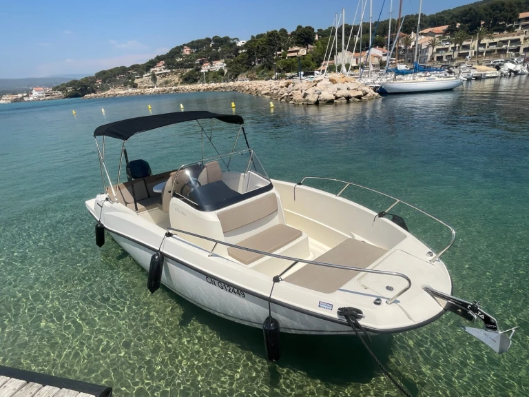 Louez un Quicksilver Activ 675 Open à La Madrague