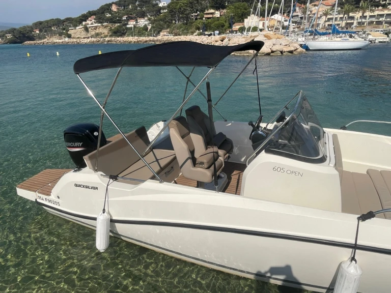 Louer Bateau à moteur avec ou sans skipper Quicksilver à La Madrague