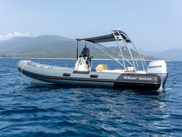 Semi-rigide à louer à Porto Pollo au meilleur prix