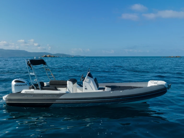 Location bateau Quicksilver Quicksilver 555 Activ Open à Porto Pollo sur Samboat