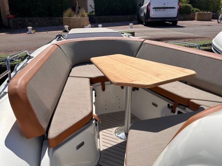 Louer Semi-rigide avec ou sans skipper Zodiac à Port Grimaud