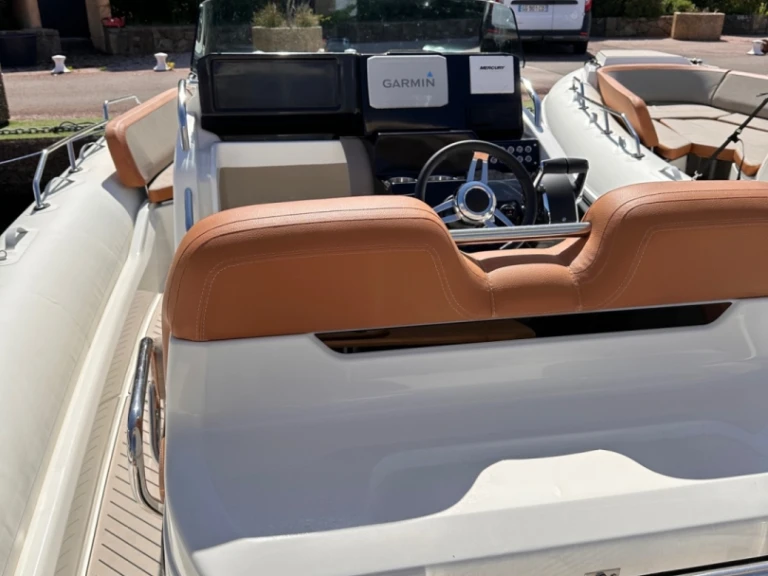 Semi-rigide à louer à Port Grimaud au meilleur prix