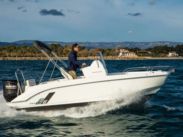 Location Bateau à moteur Bénéteau avec permis