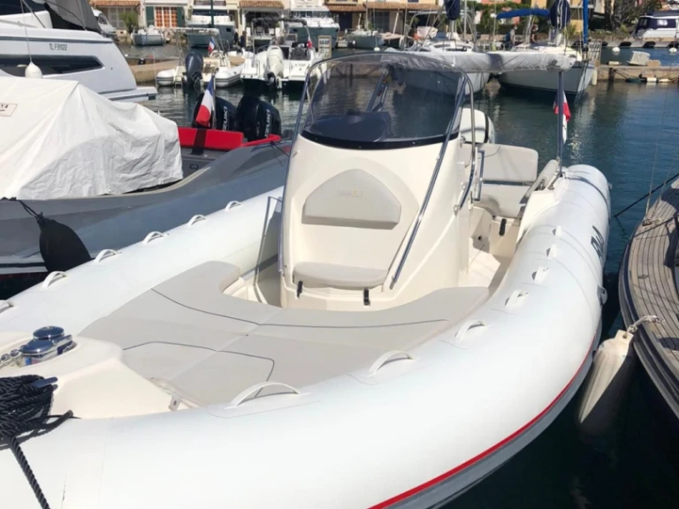 Bwa Sport 28 GTc a louer à Port Grimaud