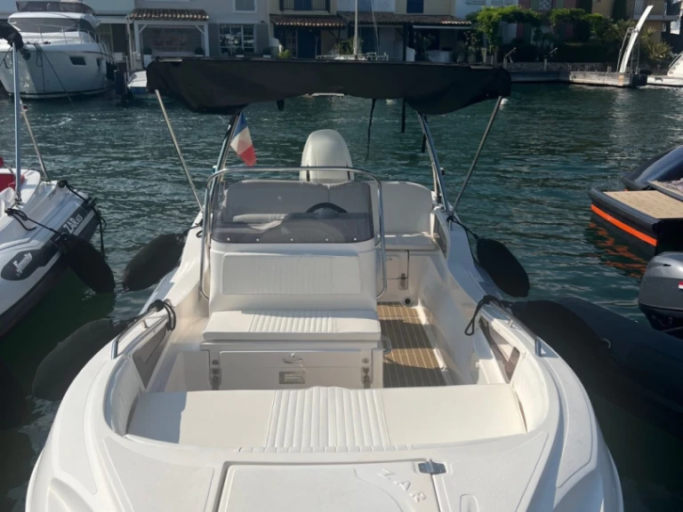 Louez un Zar Zar 57 à Port Grimaud
