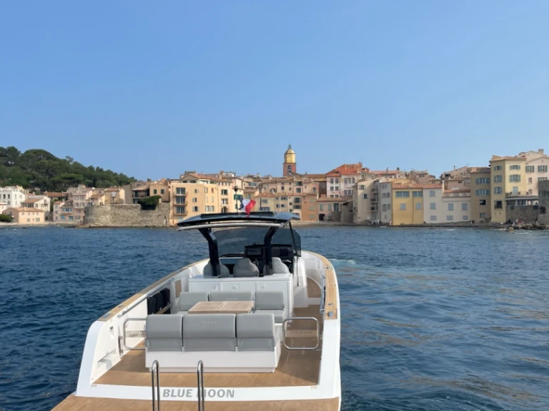 Louez un Pardo Yachts Pardo 38 à Port Grimaud