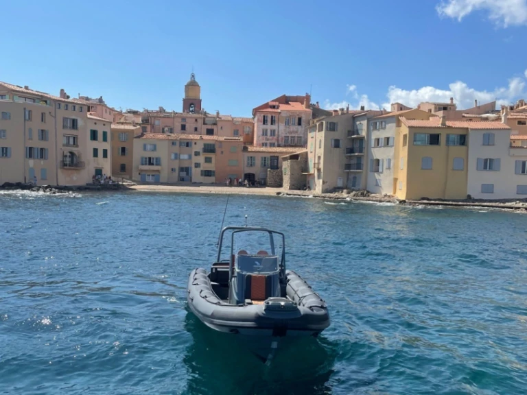 Location à Port Grimaud - Highfield HIGHFIELD 700 sur SamBoat