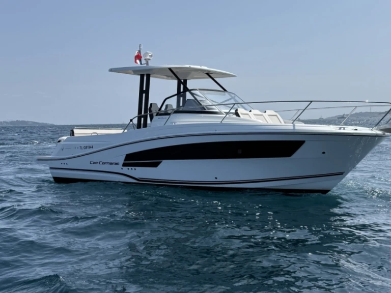 Louer Bateau à moteur avec ou sans skipper Jeanneau à Port Grimaud