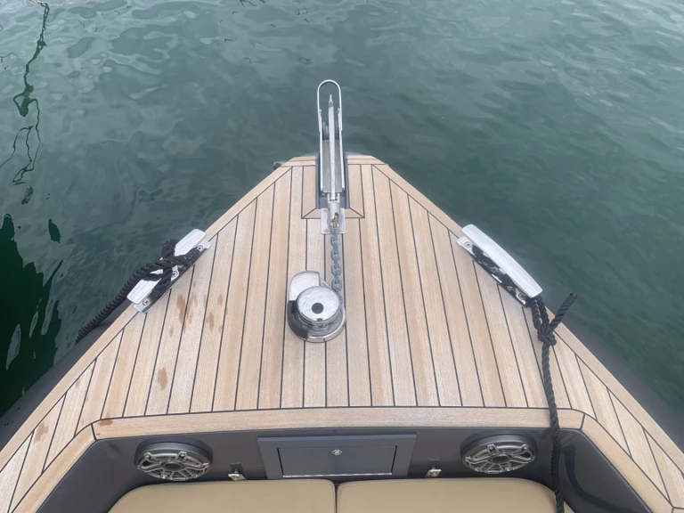 Location à Port Grimaud - Scanner Envy 1100 sur SamBoat