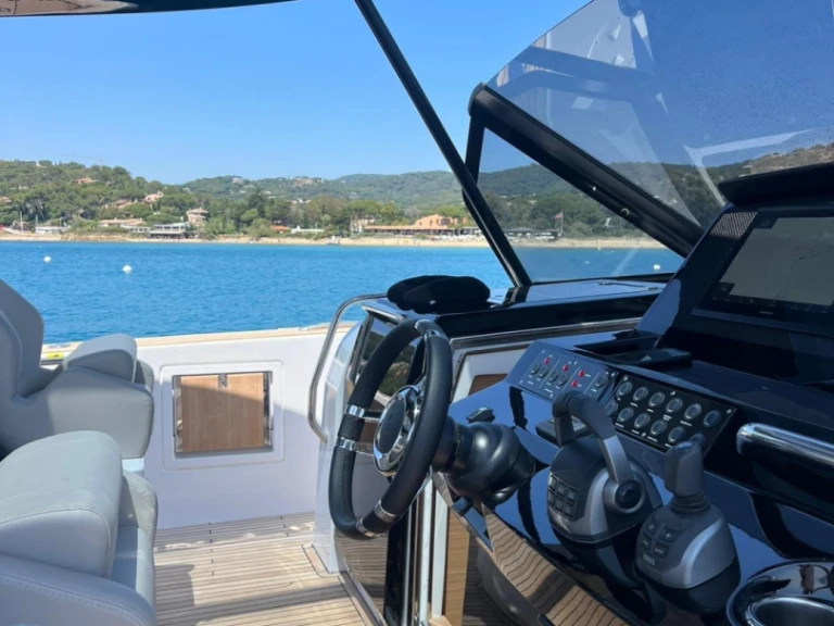 Location Bateau à moteur à Bormes-les-Mimosas - Pardo Yachts Pardo 50