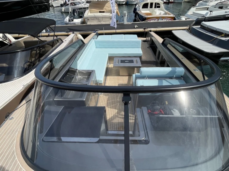 Location Bateau à moteur à Port Grimaud - VanDutch VanDutch 40