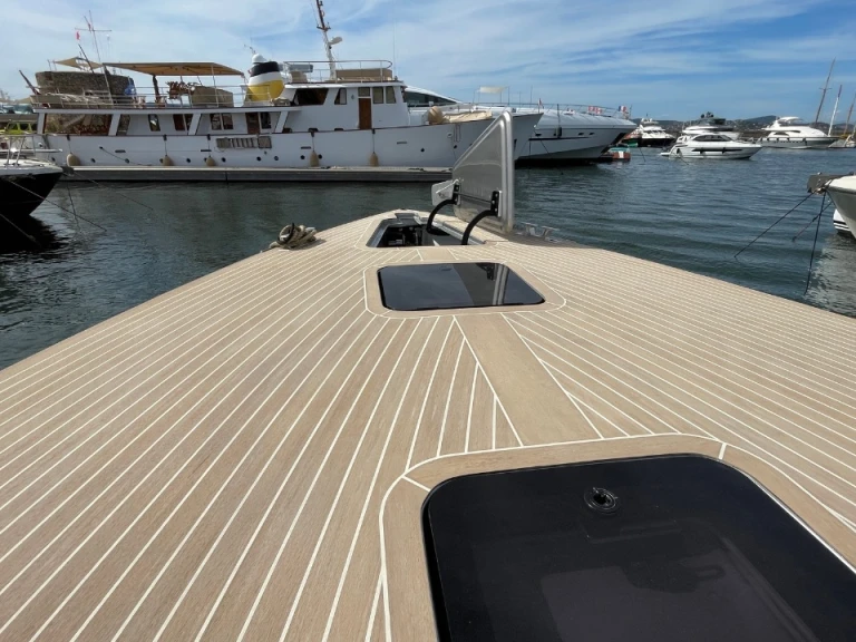 Louer Bateau à moteur avec ou sans skipper VanDutch à Port Grimaud