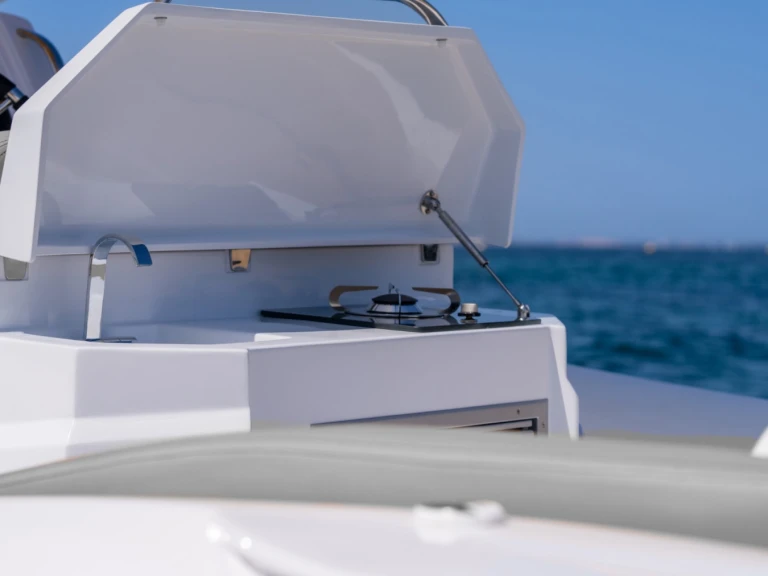 Location bateau Bandol pas cher LIBECCIU 1000