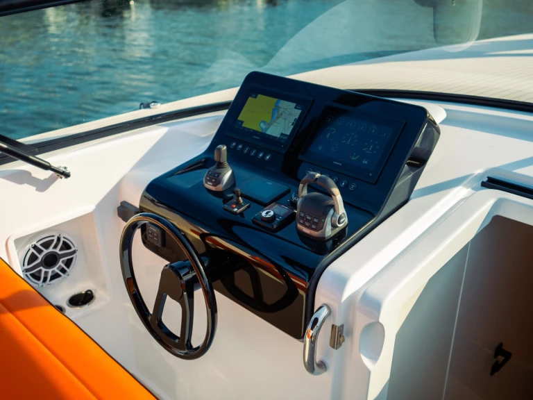 Louer Bateau à moteur avec ou sans skipper VanDutch à Sainte-Maxime