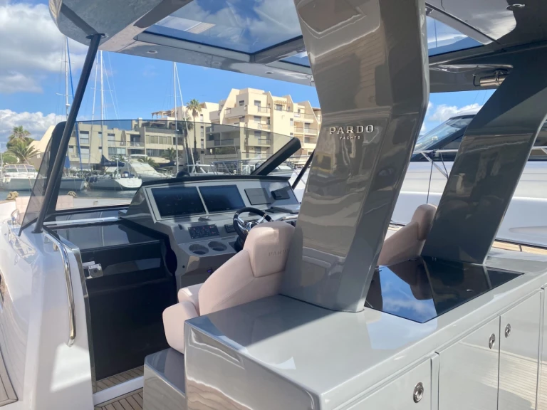 Location à Port Grimaud - Pardo Yachts Pardo 43 sur SamBoat