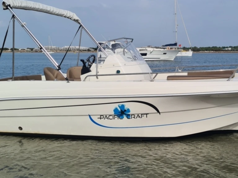 Location Bateau à moteur Pacific Craft avec permis