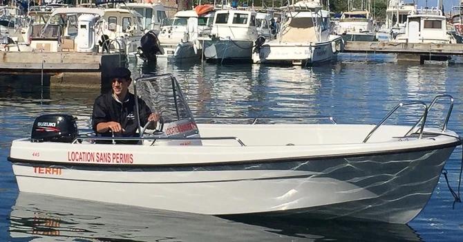Bateau à moteur à louer à Galéria au meilleur prix