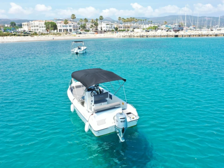 Louer Bateau à moteur avec ou sans skipper Karel à Latchi