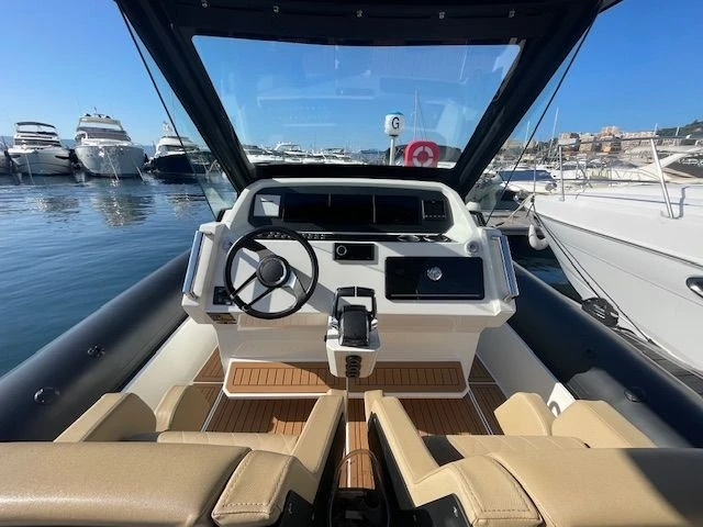 Louer Semi-rigide avec ou sans skipper Northstar à Porticcio