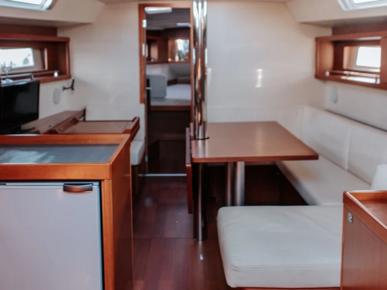 Louez un Bénéteau Oceanis 41 à Ajaccio
