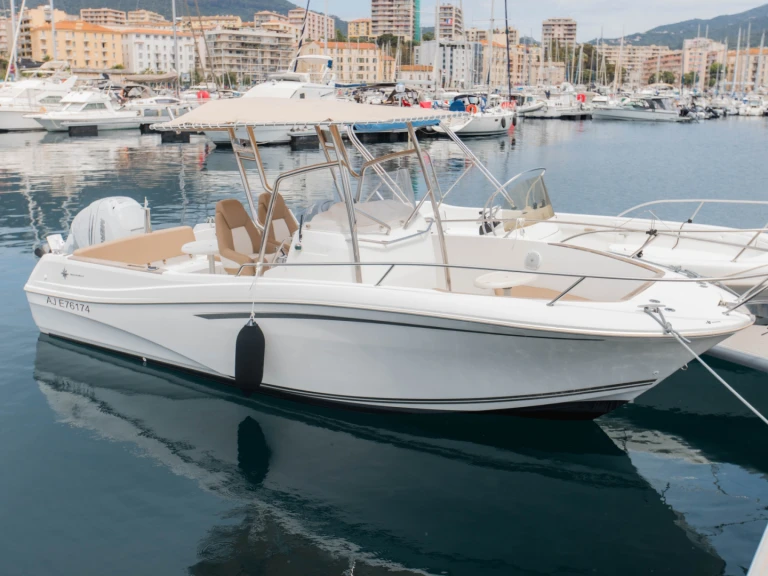 Location à Ajaccio - Bénéteau Cap Camarat 7.5 CC sur SamBoat