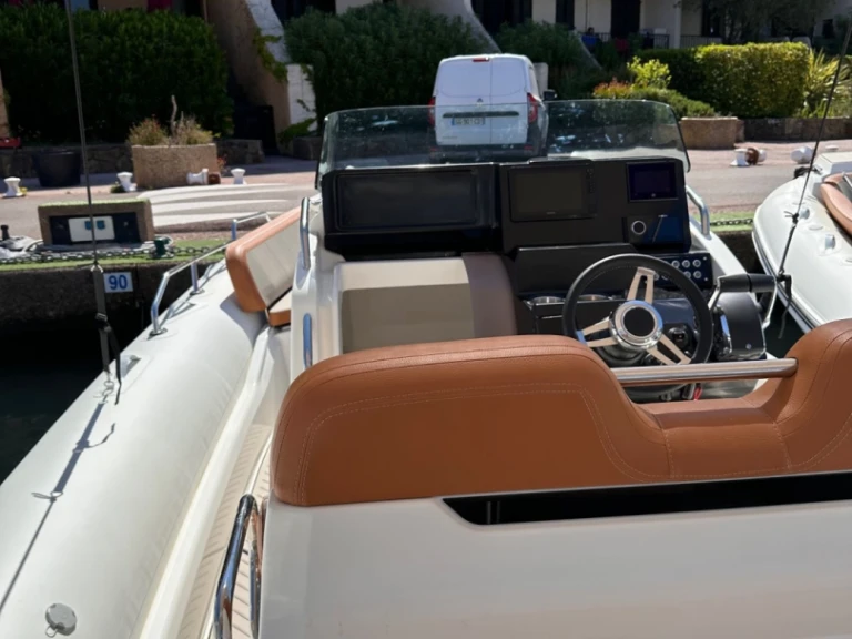 Louer Semi-rigide avec ou sans skipper Zodiac à Cogolin