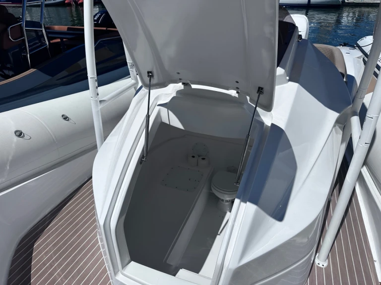 Louer Semi-rigide avec ou sans skipper FANALE à Cogolin