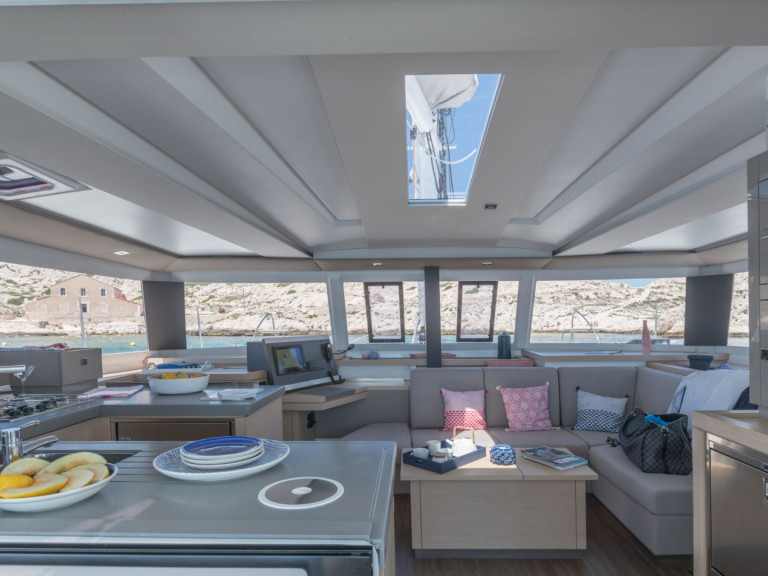 Location Catamaran Fountaine Pajot avec permis