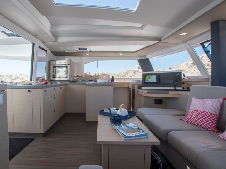 Fountaine Pajot Astrea 42 a louer à Ajaccio