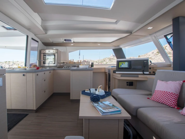 Fountaine Pajot Astrea 42 a louer à Ajaccio