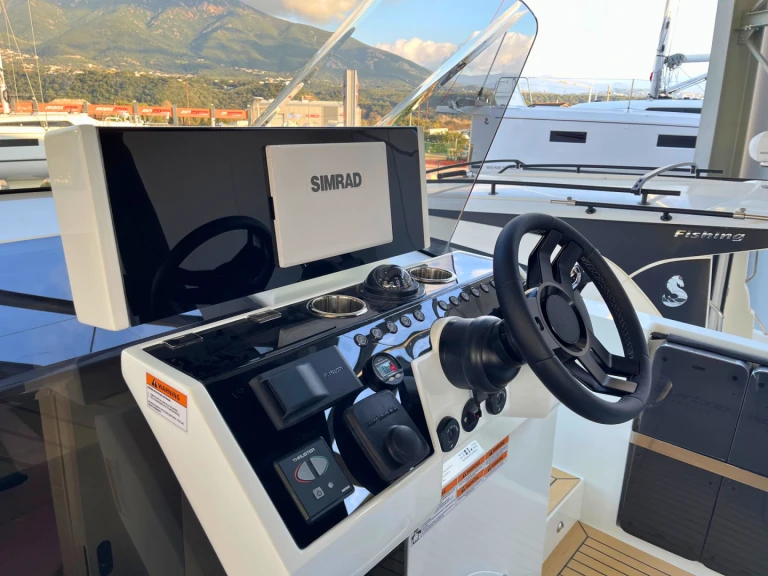 Louer Bateau à moteur avec ou sans skipper DE ANTONIO Yachts à Ajaccio