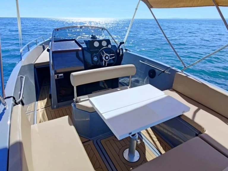 Location bateau Nuva Nuva M6 Open à Saint-Raphaël sur Samboat