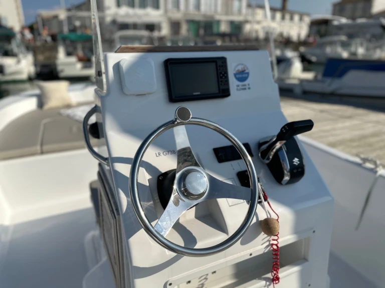 Location bateau Port de La Flotte pas cher SEAWEED 675