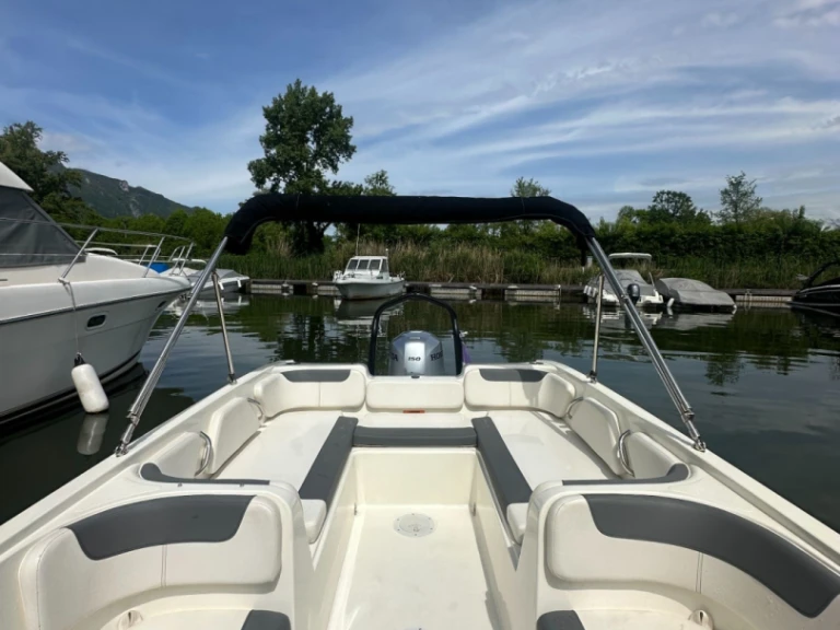 Bayliner Element E7 a louer à Viviers-du-Lac