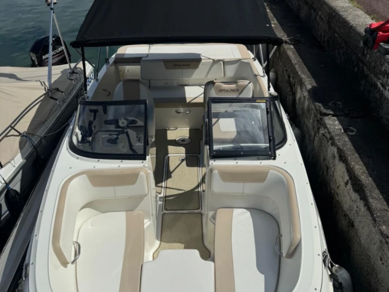 Location à Le Bourget-du-Lac - Bayliner BAYLINER VR5 sur SamBoat