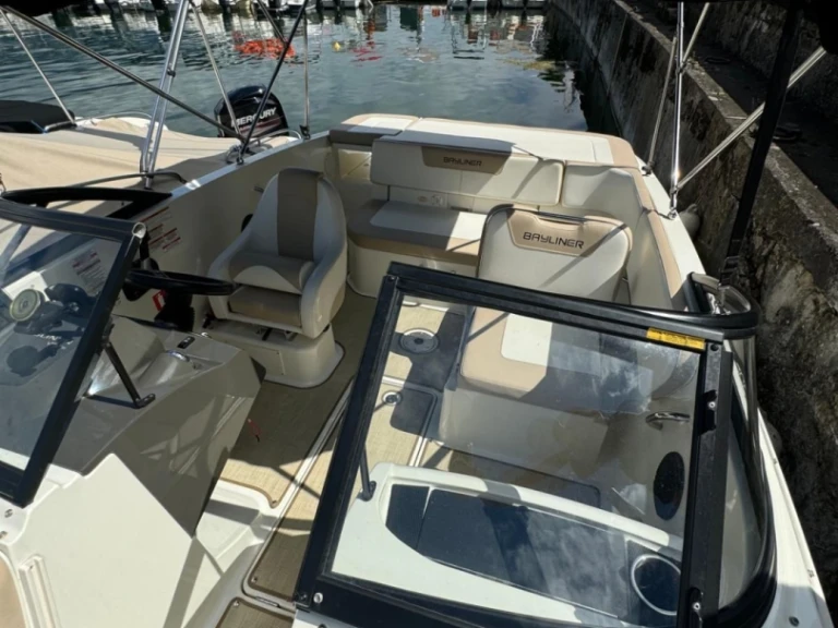Louez un Bayliner BAYLINER VR5 à Le Bourget-du-Lac