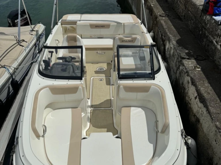 Location bateau Le Bourget-du-Lac pas cher BAYLINER VR5