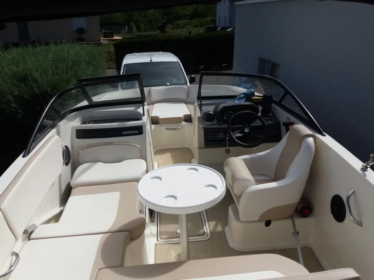 Location bateau Bayliner BAYLINER VR5 à Le Bourget-du-Lac sur Samboat
