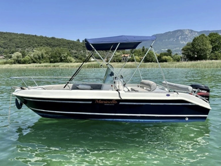 Bateau à moteur à louer à Aix-les-Bains au meilleur prix