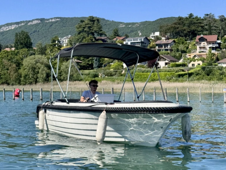 Location Bateau à moteur à Aix-les-Bains - BRB 555