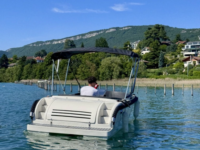 Louer Bateau à moteur avec ou sans skipper BRB à Aix-les-Bains