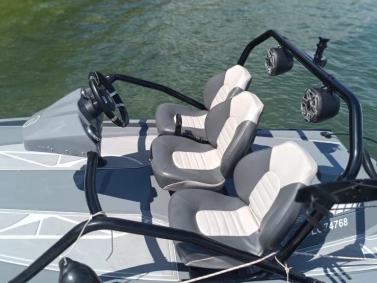 Location bateau AWASH sport à Aix-les-Bains sur Samboat