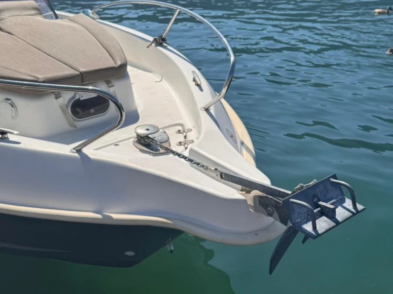 Bateau à moteur à louer à Aix-les-Bains au meilleur prix