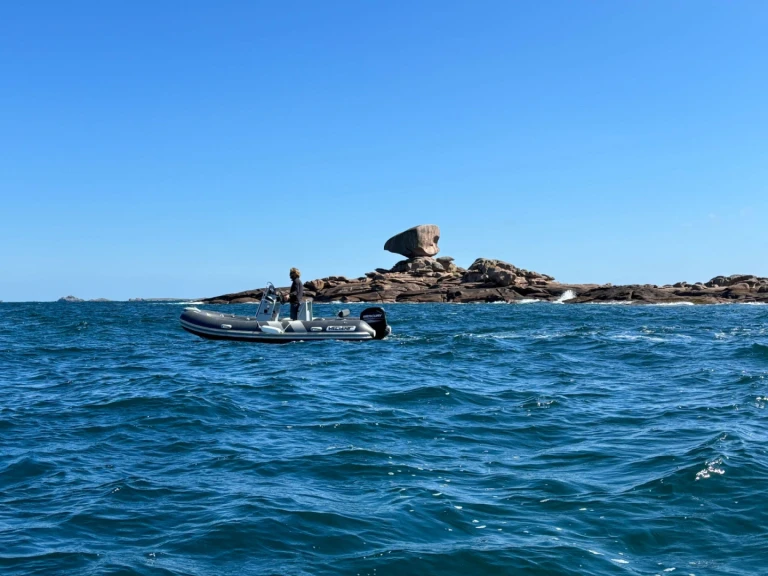 Louez un Valiant 500 sport à Trégastel